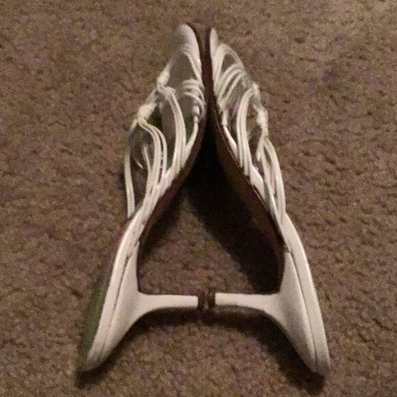 LILLY PULITZER PERFECT WHITE WOVEN LEATHER KITTEN HEEL SANDAL 7.5 M - Picture 5 of 9